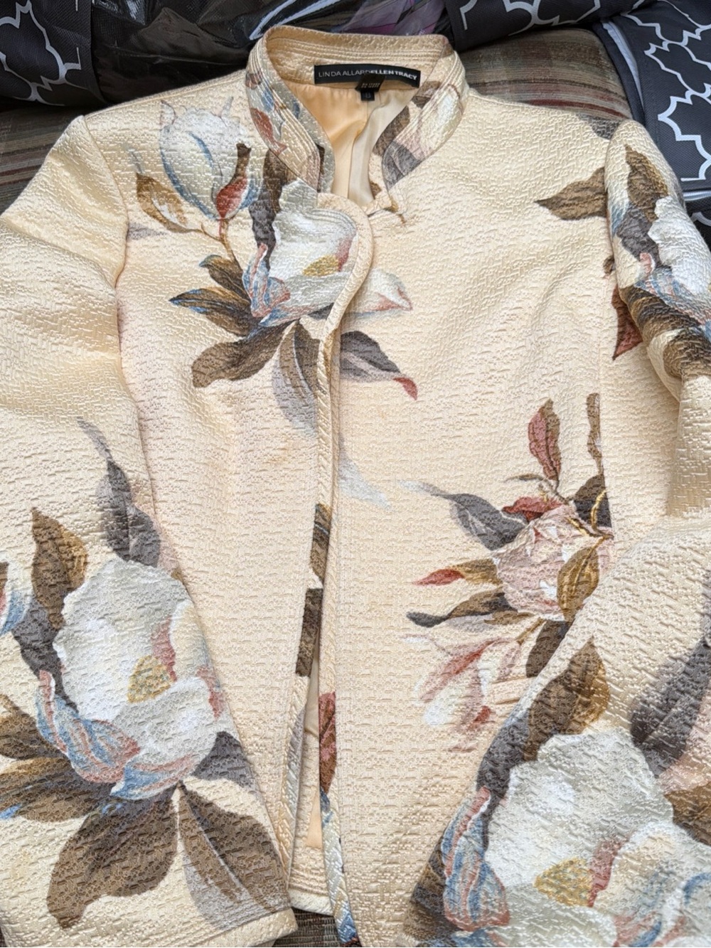 Linda Allard Ellen Tracy Cream Floral Textured Jacket
